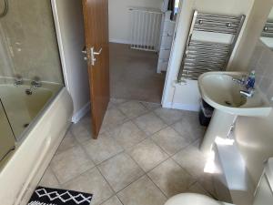 Ένα μπάνιο στο Pant Fali +18 φωτογραφίες