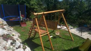 a swing set in a yard with a playground at Gemütliche Ferienwohnung Mit Toller Aussicht in Dobreć