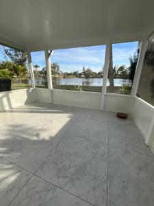 Balkón nebo terasa v ubytování Venice FL Paradise Lake Apartment