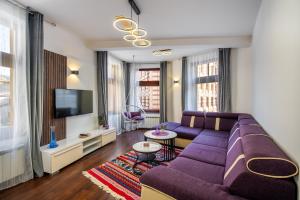 Μια τηλεόραση ή/και κέντρο ψυχαγωγίας στο Vijećnica Corner Apartment - Panorama view