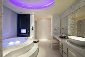 Bilik mandi di Wego Hotel - Linsen