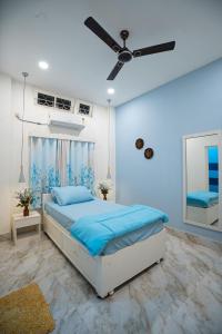 Ένα ή περισσότερα κρεβάτια σε δωμάτιο στο Abode Homestay