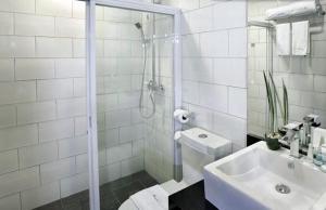 Ένα μπάνιο στο Azalea Residences Baguio