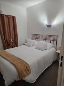 Postel nebo postele na pokoji v ubytování La Maisonnette du Soleil