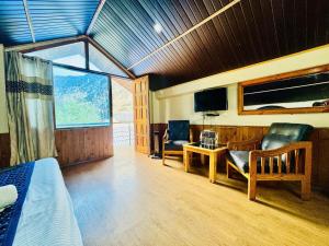 Gallery image of RV's Urban Nest - The City center Hotel in Manāli +25 photos