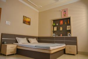 Ένα ή περισσότερα κρεβάτια σε δωμάτιο στο Fort Glance by Shivalaya