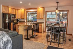 Køkken eller tekøkken på Daly's Digs By Hauserman Rentals