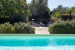 Swimmingpoolen hos eller tæt på Tenuta Mastricale con piscina - Torre Antica e Trullo + 78 billeder