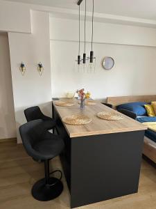 Χώρος καθιστικού στο Penthouse Mountain City Equinox