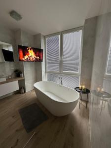 Μια τηλεόραση ή/και κέντρο ψυχαγωγίας στο Penthouse Mountain City Equinox