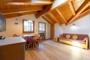 a living room with a couch and a table at Tobià de Barat in Pozza di Fassa