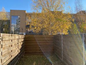 a fence in front of a building with a water hose at Apartament da Vinci in Wrocław