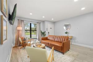 TV/trung tâm giải trí tại Modern Escape Near Lake Eola and Downtown Orlando