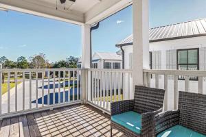Balkón nebo terasa v ubytování New Home 3br/25br w/ kayak access sleeps 9