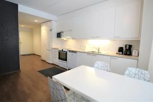 Η κουζίνα ή μικρή κουζίνα στο Convenient Apartment for 5 with Sauna