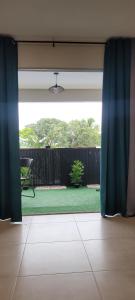 a room with a window with a view of a yard at Hedeun studio in Fort-de-France