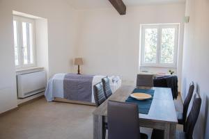 a dining room with a table and a bed at Le Fonti in Manziana
