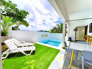 Piscina de la sau aproape de Private Home With Amazing Mountain Views Near Tam