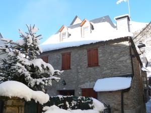 a house with snow on top of it at Ço de Carles in Garós