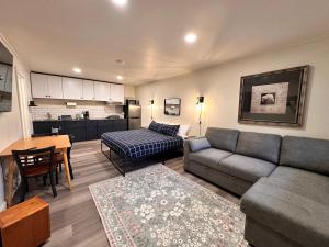 Χώρος καθιστικού στο Basecamp +36 φωτογραφίες