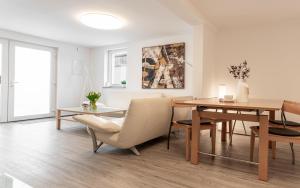 Posezení v ubytování Ostseebad-Zinnowitz-Kernsanierte-Ferienwohnung-Glueck