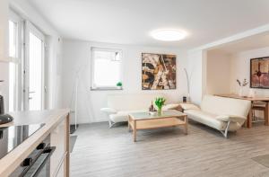 TV a/nebo společenská místnost v ubytování Ostseebad-Zinnowitz-Kernsanierte-Ferienwohnung-Glueck