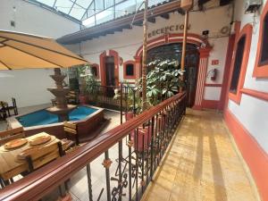 Bazén v ubytování Hotel Real de Cortés nebo v jeho okolí