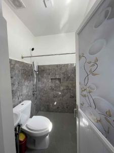 Ένα μπάνιο στο Room in Pinan ZDN +2 φωτογραφίες