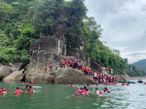 Φυσικό τοπίο κοντά σε αυτό το κάμπινγκ +11 φωτογραφίες