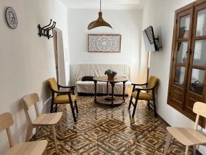 Χώρος καθιστικού στο Alojamientos El Carmen - Casa con Piscina Privada y Patio Andaluz