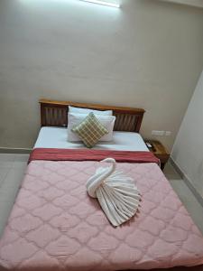 Ένα ή περισσότερα κρεβάτια σε δωμάτιο στο Sans Square Hotels Thiruvananthapuram +5 φωτογραφίες