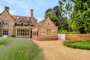 マーローにあるHigginson Houseの大きなレンガ造りの家