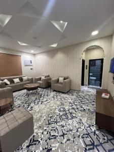 a living room with couches and tables in a room at شقق فرسان العرب المخدومه in Umm Lujj