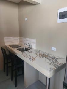 Kuchyň nebo kuchyňský kout v ubytování Your home away from home