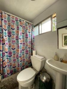 Vannituba majutusasutuses Glamping, Piscina, Jacuzzi y Estero - Más Líderes Experiencias