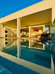 Bazén v ubytování Pousada Hari - ar condicionado e piscina nebo v jeho okolí