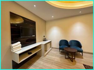 Χώρος καθιστικού στο VIP Road PrakashKunj Palace- Fully Air Hotel