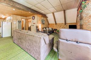 Η κουζίνα ή μικρή κουζίνα στο Forest Views and Porch Family Cabin in Ruidoso