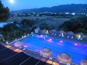 Bazén v ubytování Blue Nest Hotel nebo v jeho okolí