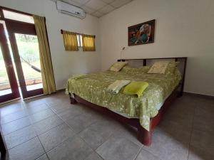 Ένα ή περισσότερα κρεβάτια σε δωμάτιο στο Hotel Heliconia Panamá +4 φωτογραφίες