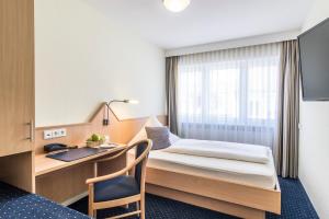 Postel nebo postele na pokoji v ubytování Hotel Garni Oberrhein + 20 fotografií