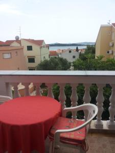 Ein Balkon oder eine Terrasse in der Unterkunft Apartmani Lovrinović