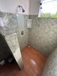 a bathroom with a shower with a sink at Hotel Chalé Ji-Parana in Ji-Paraná +185 photos