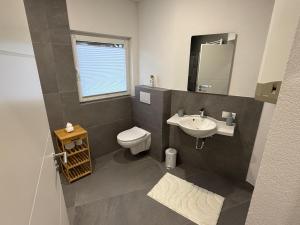 Ένα μπάνιο στο Ferienwohnung Neuwied