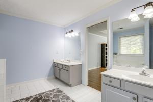 Ένα ή περισσότερα κρεβάτια σε δωμάτιο στο Walk to Trails Peaceful Family Home in Braselton +33 φωτογραφίες