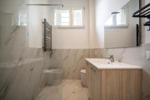 Φωτογραφία από το άλμπουμ του Renzo & Lucia Lakefront Suites with Stunning Views of Lake Como σε Malgrate