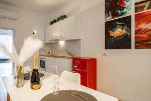 Φωτογραφία από το άλμπουμ του Renzo & Lucia Lakefront Suites with Stunning Views of Lake Como σε Malgrate +29 φωτογραφίες