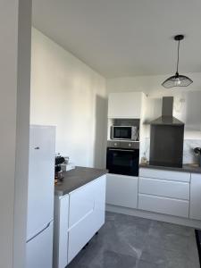 Kuchyň nebo kuchyňský kout v ubytování Chez Özlem