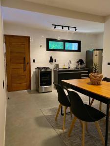 Kuchyň nebo kuchyňský kout v ubytování Villa Julião