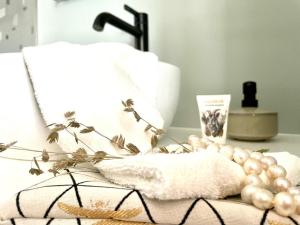 a bathroom with a table with white towels and a sink at Ferienwohnung Im Dorf Urnäsch in Urnäsch